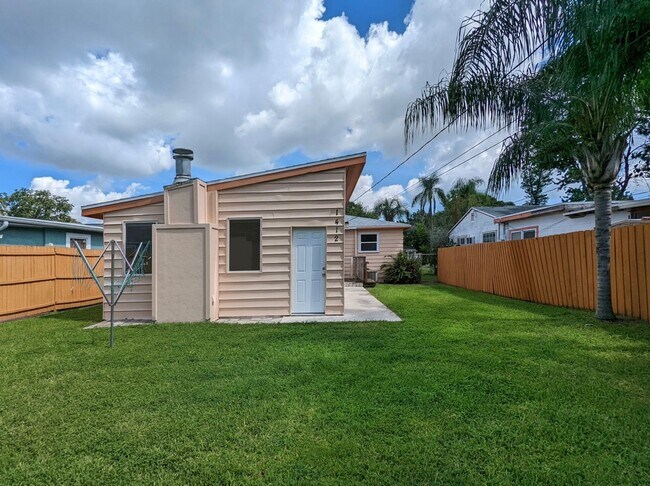 1412 56th Ave N in St. Petersburg, FL - Building Photo - Building Photo