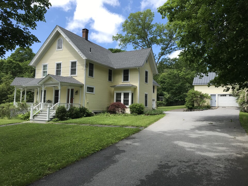 267 Main St in Salisbury, CT - Foto de edificio