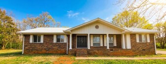 6180 Elliott Family Pkwy in Dawsonville, GA - Building Photo