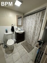 28 Monmouth St, Unit 2 in Boston, MA - Foto de edificio - Building Photo