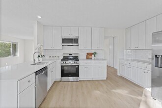 14085 85th Pl N in Maple Grove, MN - Building Photo - Building Photo