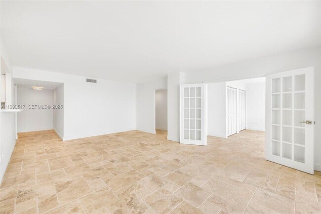 1420 Brickell Bay Dr, Unit 1401a in Miami, FL - Foto de edificio - Building Photo