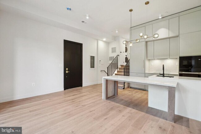 23 Logan Cir NW in Washington, DC - Building Photo - Building Photo