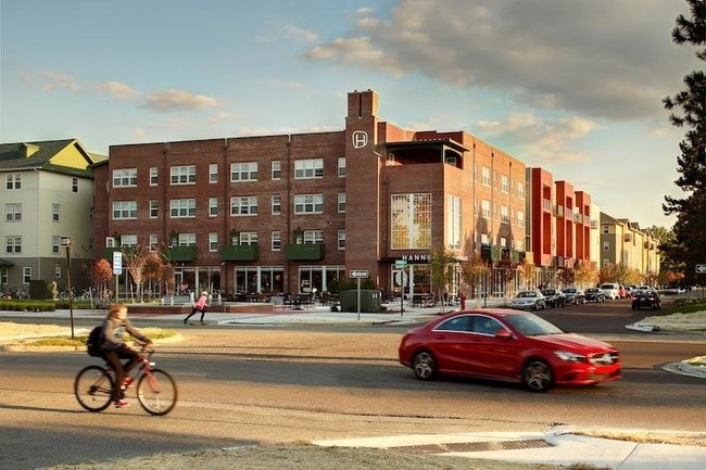 Hannah Lofts in East Lansing, MI - Foto de edificio - Building Photo