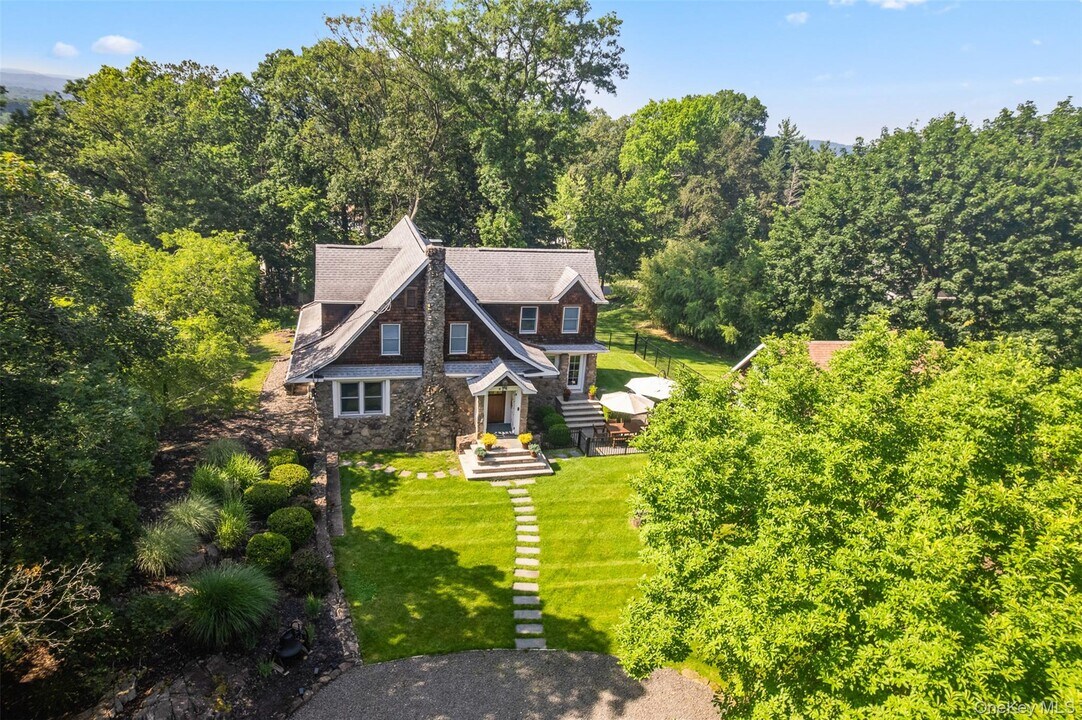 424 Storms Rd in Valley Cottage, NY - Building Photo