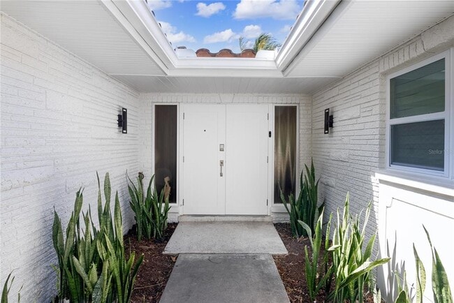 745 123rd Ave in Treasure Island, FL - Building Photo - Building Photo