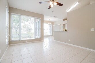 1230 Glenmore Dr in Apopka, FL - Foto de edificio - Building Photo