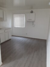 833 W 79th St, Unit 1 in Los Angeles, CA - Foto de edificio - Building Photo