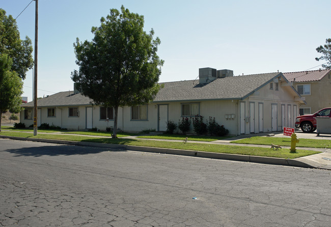 966 W 13th St in Merced, CA - Building Photo - Building Photo