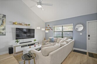 4880 SW 64th Ave in Davie, FL - Building Photo - Building Photo