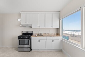 2 Carmel Ave, Unit 3 in Pacifica, CA - Building Photo - Building Photo