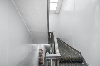 32 W Main St-Unit -4 in Bay Shore, NY - Building Photo - Building Photo
