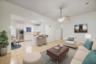 5502 Finch St-Unit -B in Houston, TX - Foto de edificio - Building Photo