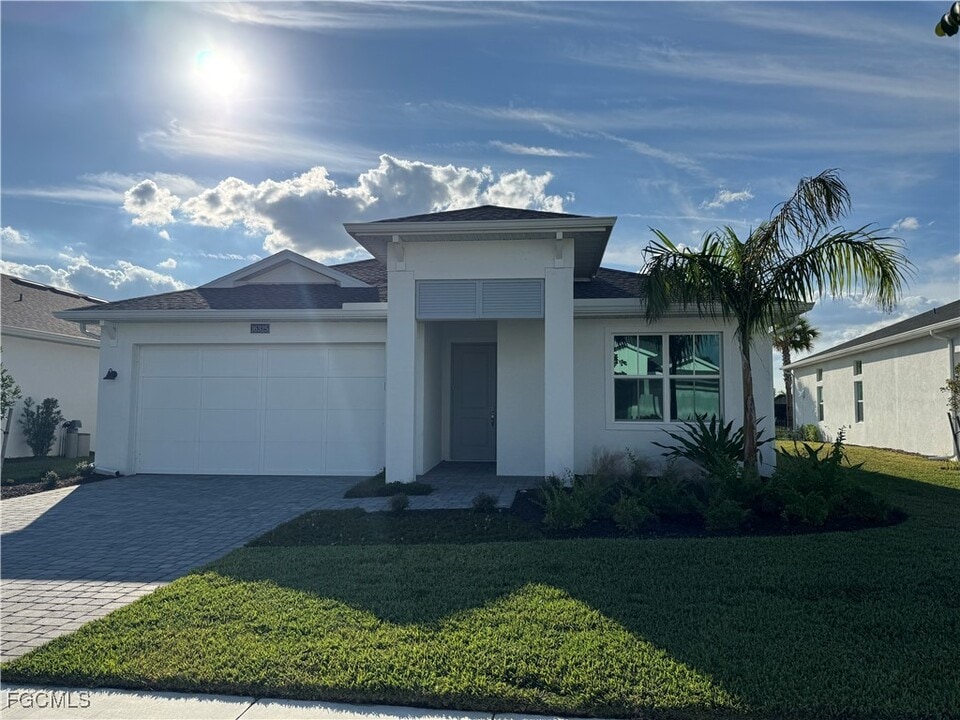 16325 Preservation Blvd in Punta Gorda, FL - Building Photo