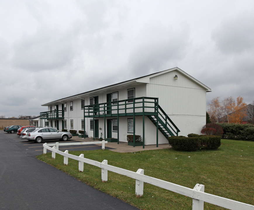 The Brentwood Apartments in Canandaigua, NY - Foto de edificio