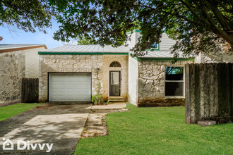 113 Bentwood Dr in Boerne, TX - Foto de edificio - Building Photo