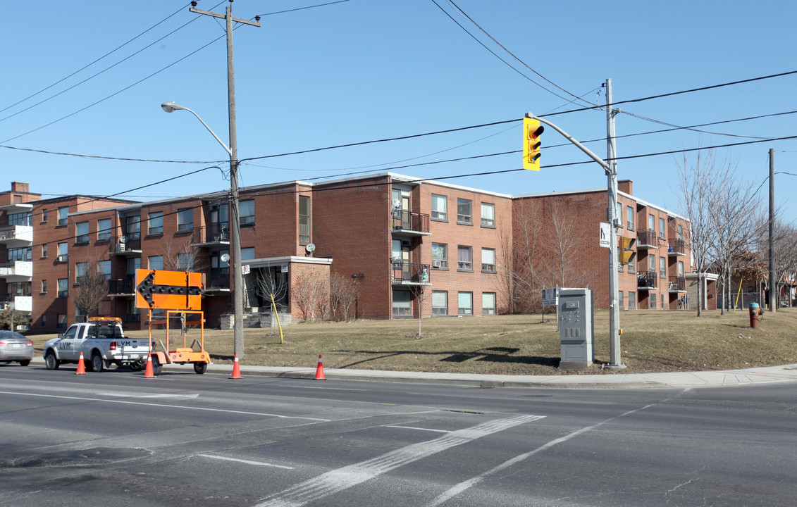 2595 Keele St in Toronto, ON - Building Photo