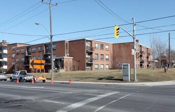 2595 Keele St in Toronto, ON - Building Photo - Building Photo