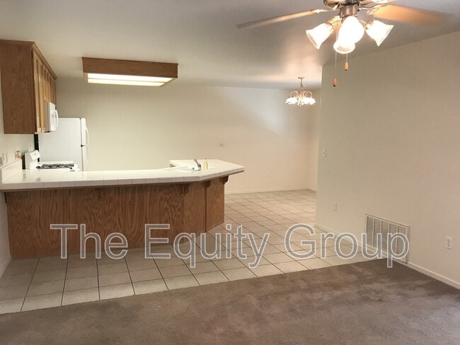 2827 N Zachary St in Visalia, CA - Building Photo - Building Photo