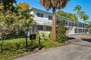 645 NE 77th St in Miami, FL - Building Photo