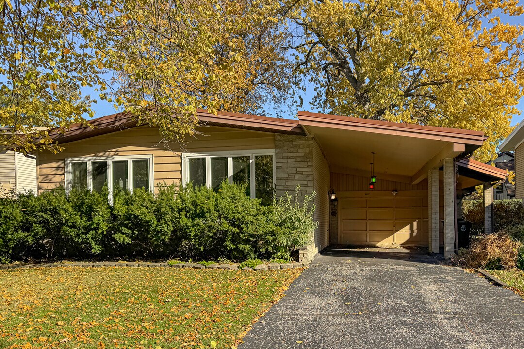 9107 Samoset Trail in Skokie, IL - Building Photo