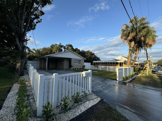 1727 W Spruce St in Tampa, FL - Building Photo - Building Photo