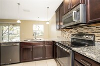 10825 Alvara Way in Bonita Springs, FL - Foto de edificio - Building Photo