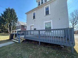 422 S Center St in Grove City, PA - Building Photo