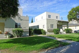 575 - 577 Walnut Avenue, in Long Beach, CA - Building Photo