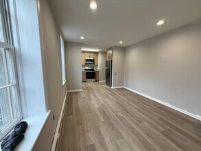 47 Bridge St in Lambertville, NJ - Building Photo - Building Photo