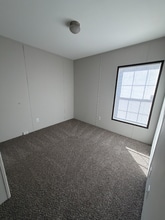 214 Lakeshore Cir in Oxford, MI - Foto de edificio - Building Photo