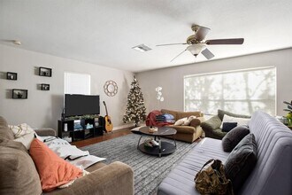 910 E 51st St in Austin, TX - Building Photo - Building Photo