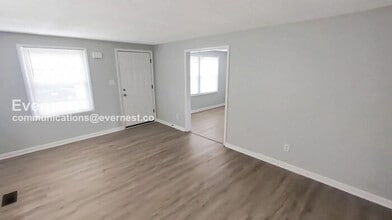 949 S Harris Ave in Columbus, OH - Foto de edificio - Building Photo