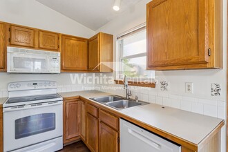 4052 Farmstead St in Wichita, KS - Foto de edificio - Building Photo