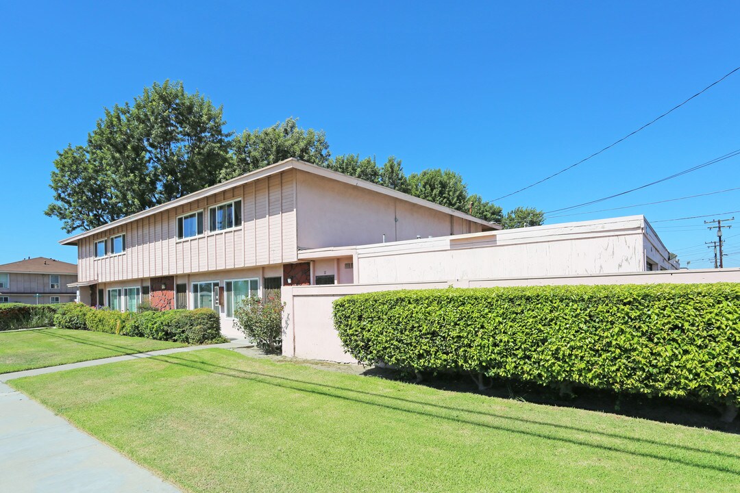 7191 Maple St in Westminster, CA - Building Photo