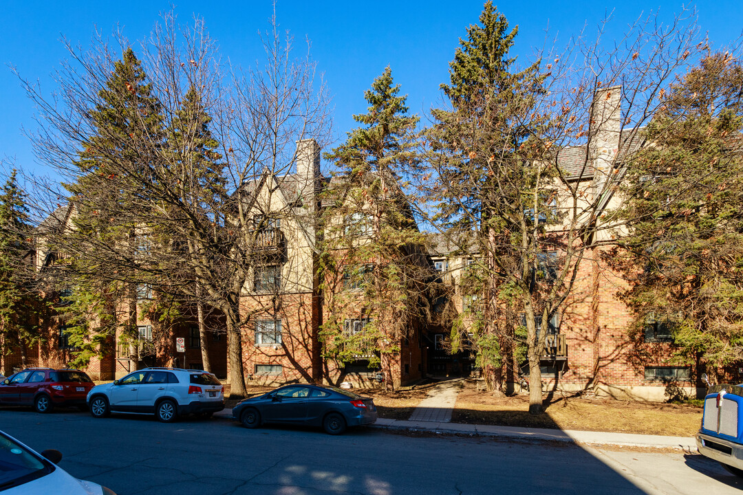 3723 Du Frère-André St in Montréal, QC - Building Photo