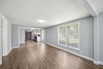 110 Maplewood St in Dayton, TX - Building Photo - Building Photo