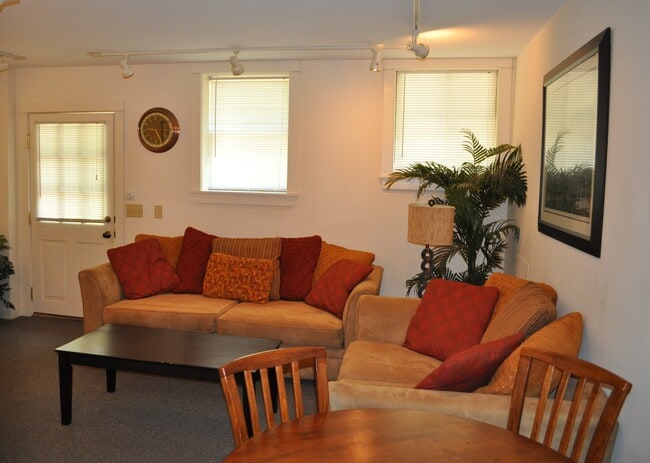 112 Highland Pl, Unit 1 in Ithaca, NY - Foto de edificio - Building Photo