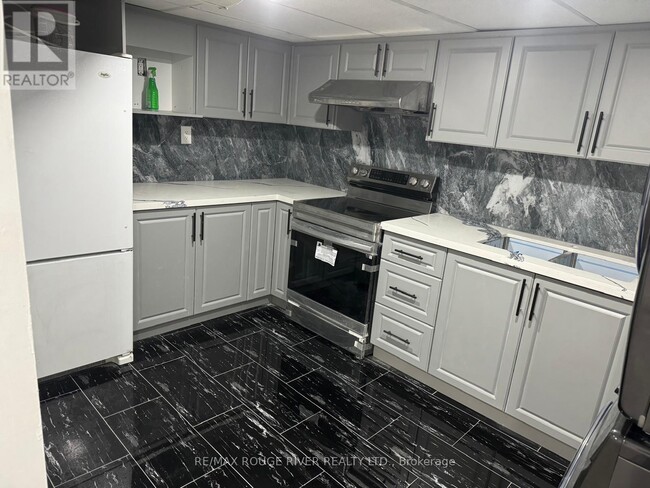 576 McLevin Ave in Toronto, ON - Building Photo - Building Photo