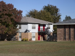 Lake Side Gardens Apartments in Shreveport, LA - Building Photo - Building Photo