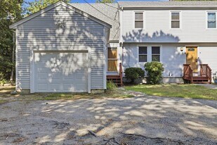 90 Waterhouse Rd in Bourne, MA - Building Photo