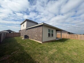 407 Robin Ct in Angleton, TX - Building Photo - Building Photo