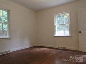 324 W McCubbins St in Salisbury, NC - Building Photo - Building Photo