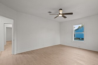 2027 Scott St in La Marque, TX - Building Photo - Building Photo