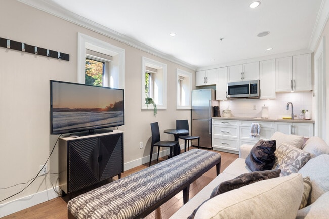 2455 W 7th Ave in Vancouver, BC - Building Photo - Building Photo