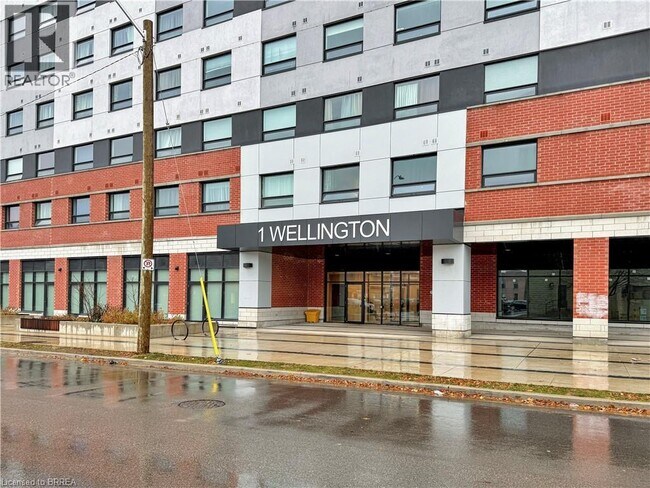 1 Wellington St in Brantford, ON - Building Photo - Building Photo