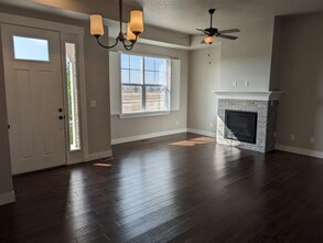 5055 River Roads Dr in Timnath, CO - Foto de edificio - Building Photo