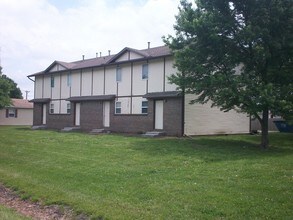 Alleghaney Townhouses in Burlington, KS - Building Photo - Building Photo