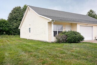 117 Clover Ct in Radcliff, KY - Building Photo - Building Photo
