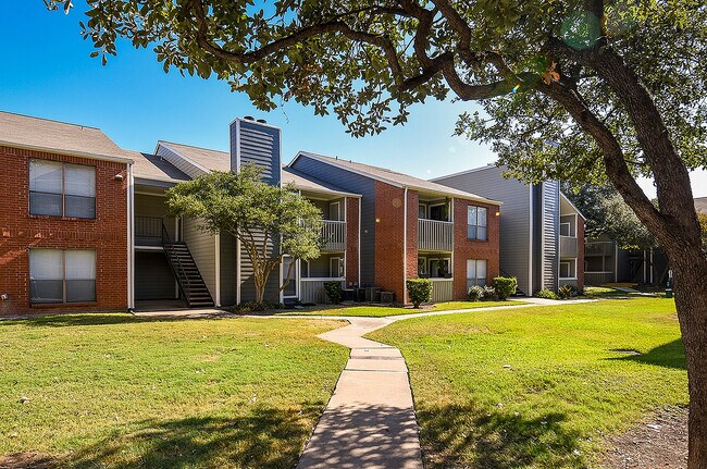 Woodchase Apartments in Austin, TX - Building Photo - Building Photo